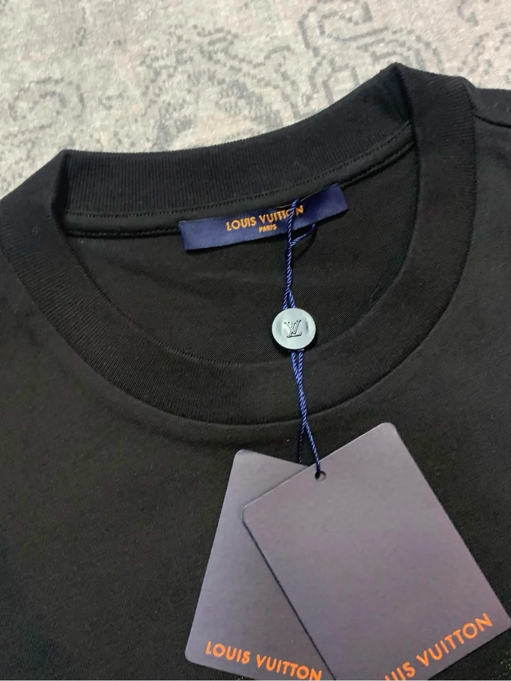Louis Vuitton Logo T-Shirt Men’s Size Medium - Picture 4 of 5